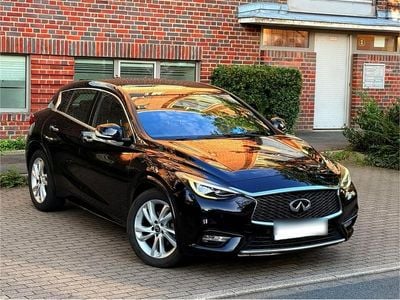 Infiniti Q30