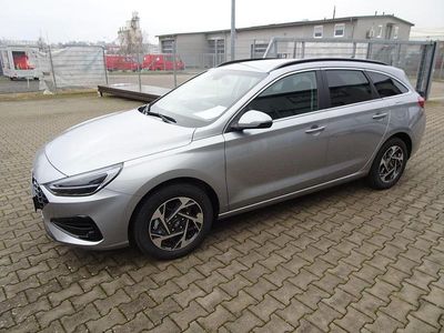 Neu Hyundai i30 Style 97 PS (71 kW) 2025 Silber Limousine