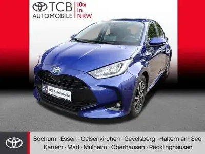 Gebraucht Toyota Yaris Hybrid Basis 116 PS (85 kW) 2022 Nachtblau mica metallic