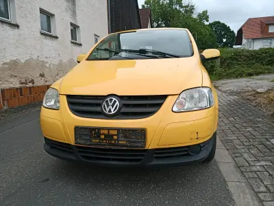 Gebraucht VW Fox 54 PS (39 kW) 2006 Gelb Kleinwagen