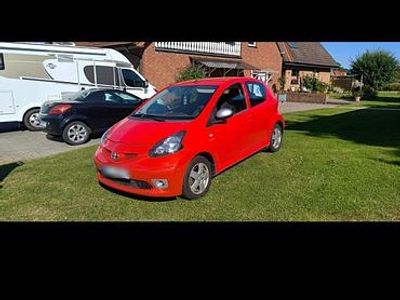 Gebraucht Toyota Aygo 68 PS (50 kW) 2005 Rot Kleinwagen