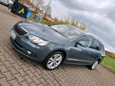 Gebraucht Skoda Superb 140 PS (102 kW) 2015 Grau Kombi