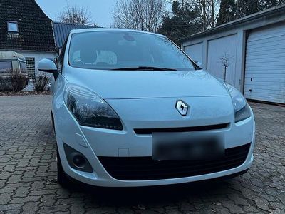 Weiß Gebraucht 2012 Renault Mégane GrandTour Kombi | 3.999 € (Fairer Preis)