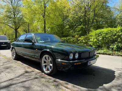 Second-hand Jaguar XJR 363 CP (266 kW) 2020 Verde Berlinǎ