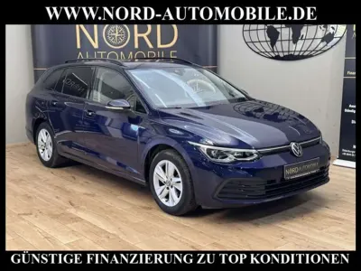 Gebraucht VW Golf VIII Life 150 PS (110 kW) 2023 Atlantik blue metallic (metallic) Kombi