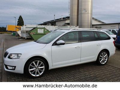 Weiß Gebraucht 2015 Skoda Octavia Style Kleinwagen | 12.900 € (Fairer Preis)