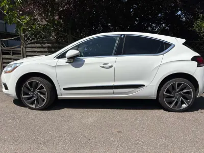 Gebraucht Citroën DS4 Sport Chic 200 PS (147 kW) 2015 Weiß Kleinwagen