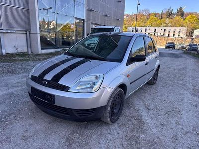 Gebraucht Ford Fiesta Ambiente 60 PS (44 kW) 2002 Polarsilber metallic Kleinwagen