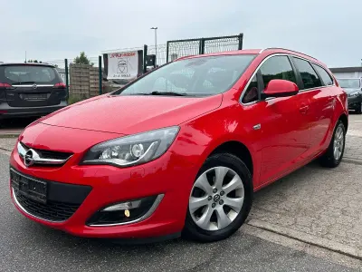 Gebraucht Opel Astra Exklusiv 120 PS (88 kW) 2014 Rot Kombi