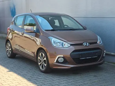 Gebraucht Hyundai i10 YES! 87 PS (63 kW) 2015 Braun Kleinwagen