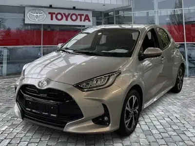 Neu Toyota Yaris Hybrid 116 PS (85 kW) 2025 Silber Limousine