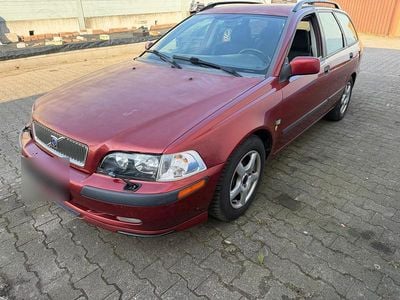 Gebraucht Volvo V40 116 PS (85 kW) 2001 Rot Kombi