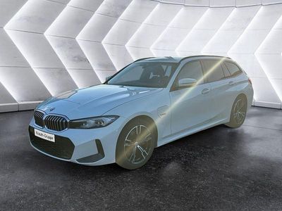 Weiß Gebraucht 2022 BMW 320e M Sport Kombi | 31.900 € (Etwas zu teuer)