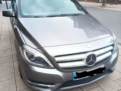 Gebraucht Mercedes B180 109 PS (80 kW) 2014 Grau Van / Kleinbus