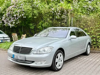 Używany Mercedes S500 387 KM (284 kW) 2007 Srebrny Sedan/Limuzyna