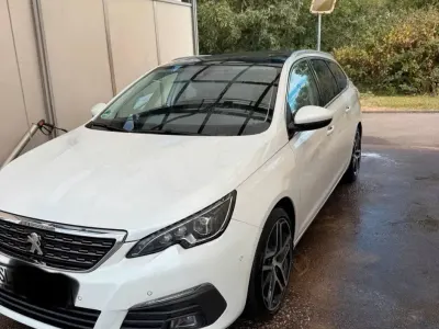 Gebraucht Peugeot 308 SW Allure 150 PS (110 kW) 2018 Weiß Kombi