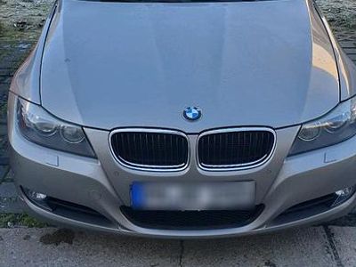 Gebraucht BMW 318 143 PS (105 kW) 2012 Braun Kombi