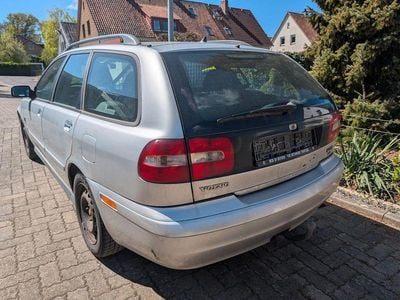 Second-hand Volvo V40 Comfort 116 CP (85 kW) 2004 Argintiu Break