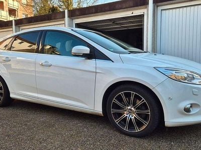 Gebraucht Ford Focus Champions Edition 163 PS (119 kW) 2012 Weiß Limousine