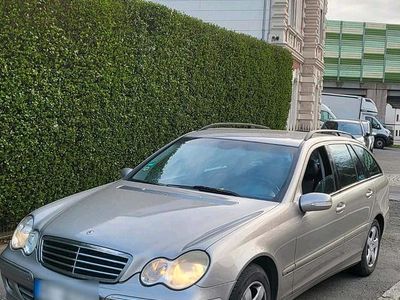 Gebraucht Mercedes C220 Avantgarde 150 PS (110 kW) 2005 Gold Kombi
