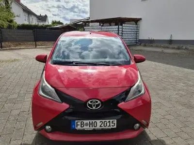 Gebraucht Toyota Aygo X-play 69 PS (50 kW) 2014 Rot Kleinwagen
