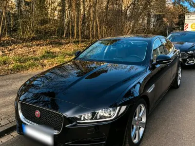 Gebraucht Jaguar XE 179 PS (131 kW) 2016 Schwarz Limousine