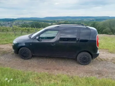 Używany Skoda Roomster 105 KM (77 kW) 2015 Czarny Minivan