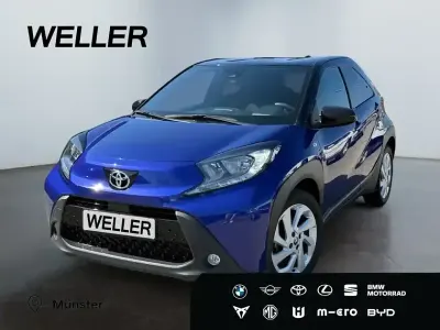 Używany Toyota Aygo 72 KM (52 kW) 2022 Niebieski Hatchback