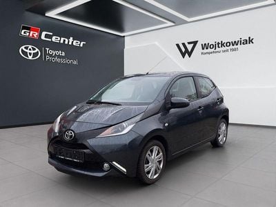 Rauchgrau mica Gebraucht 2015 Toyota Aygo Business Edition Kleinwagen | 7.990 € (Fairer Preis)