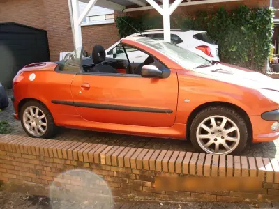 Gebraucht Peugeot 206 CC 136 PS (100 kW) 2002 Orange Cabrio