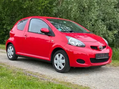 Używany Toyota Aygo Cool 68 KM (50 kW) 2010 Czerwony Hatchback