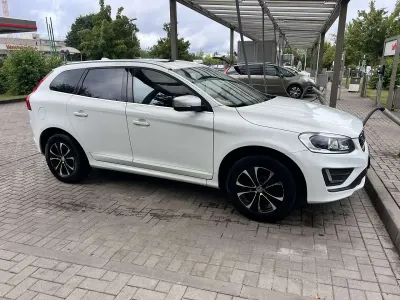 Gebraucht Volvo XC60 Momentum 220 PS (161 kW) 2015 Weiß SUV