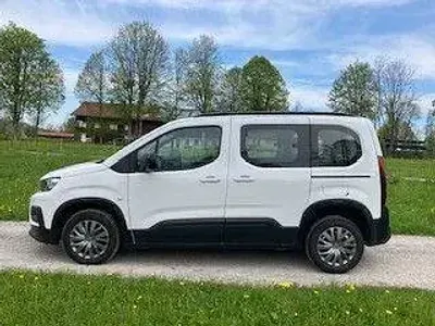 Begagnad Peugeot Rifter Allure 131 HK (96 kW) 2023 Vit Minibuss