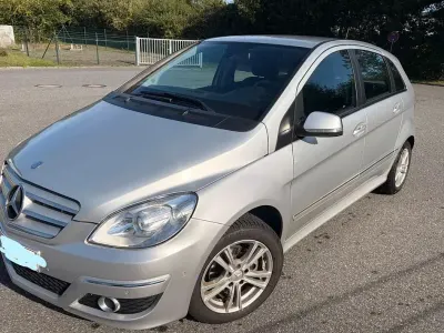 Gebraucht Mercedes B180 117 PS (86 kW) 2009 Silber Van / Kleinbus