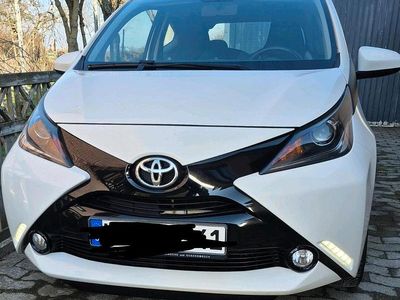Gebraucht Toyota Aygo Play 69 PS (50 kW) 2014 Weiß Kleinwagen