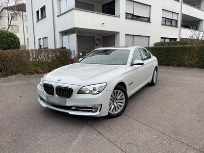 Gebraucht BMW 740 Sport Line 313 PS (230 kW) 2015 Weiß Limousine