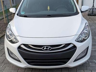 Gebraucht Hyundai i30 Style 135 PS (99 kW) 2015 Weiß Kombi