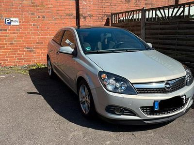Second-hand Opel Astra GTC 90 CP (66 kW) 2007 Andere farben Coupe