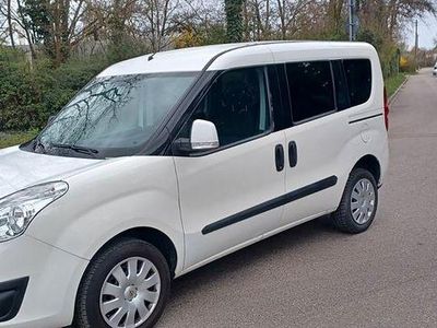 Gebraucht Opel Combo Edition 95 PS (69 kW) 2016 Weiß Van / Kleinbus