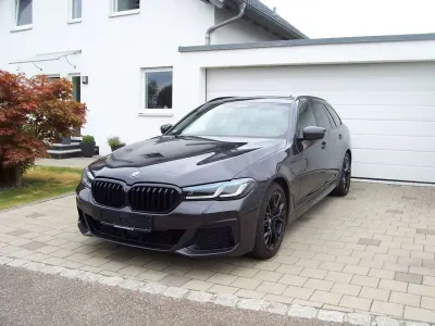Gebraucht BMW 530 M Sport 286 PS (210 kW) 2022 Sophistograu brillant metallic Kombi