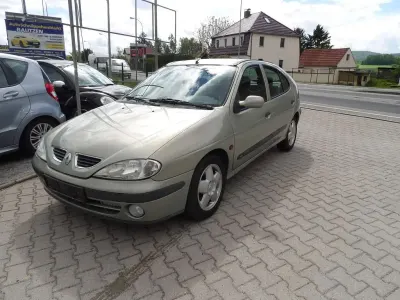 Używany Renault Mégane Privilege 107 KM (78 kW) 2000 Beżowy Sedan/Limuzyna