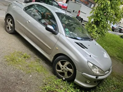 Gebraucht Peugeot 206 CC 109 PS (80 kW) 2002 Silber Cabrio