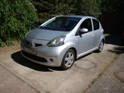 Używany Toyota Aygo 68 KM (50 kW) 2005 Srebrny Hatchback