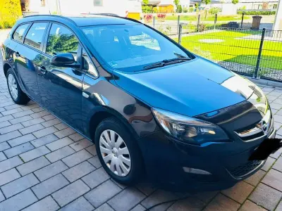 Gebraucht Opel Astra Edition 116 PS (85 kW) 2016 Schwarz Kombi