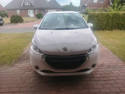 Gebraucht Peugeot 208 95 PS (69 kW) 2012 Weiß Kleinwagen