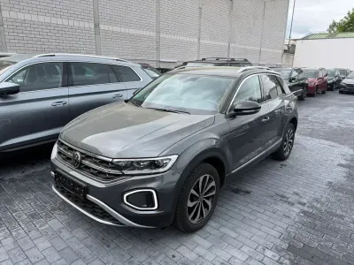 Second-hand VW T-Roc Style 150 CP (110 kW) 2023 Gri SUV