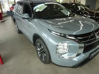 Neu Mitsubishi Outlander P-HEV Plus 306 PS (225 kW) 2026 Grau SUV