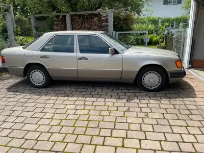 Gebraucht Mercedes E260 118 PS (86 kW) 1989 Beige Limousine