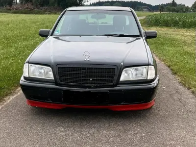 Gebraucht Mercedes C230 193 PS (141 kW) 1995 Schwarz Limousine