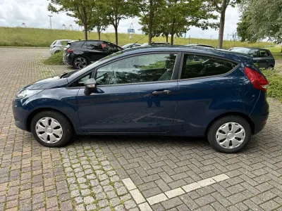 Gebraucht Ford Fiesta Trend 60 PS (44 kW) 2012 Blau Kleinwagen